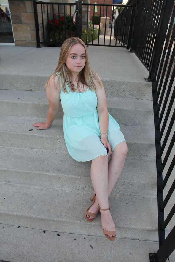 B - senior pic - stairs